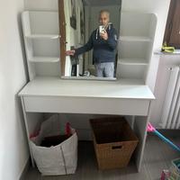 Postazione trucco per ragazze