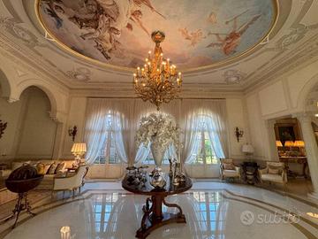 Villa di 750 m² con più di 5 locali a Ferrara
