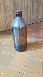 Bottiglie di vetro per fare i pomodori