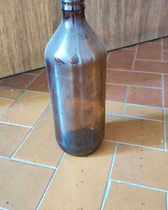 Bottiglie di vetro per fare i pomodori