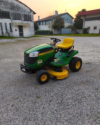 trattorino tagliaerba John Deere x125 anno 2020