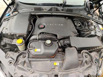 Jaguar xf incidentata leggere bene