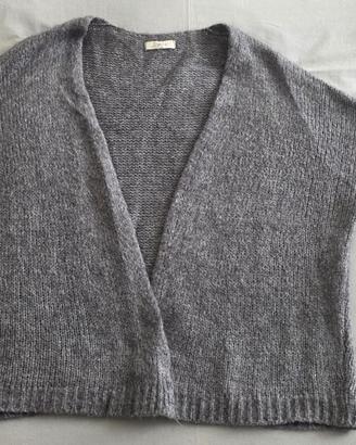 Cardigan over grigio