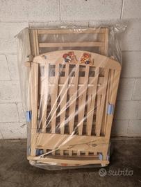 Lettino in legno per bimba