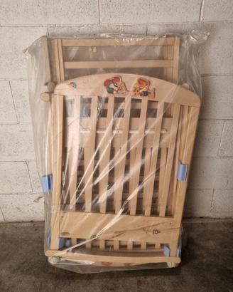Lettino in legno per bimba