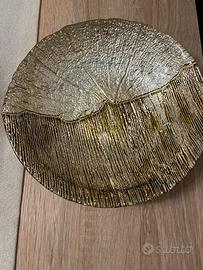 Ciotola decorativa beige e dorata. Nuovo.