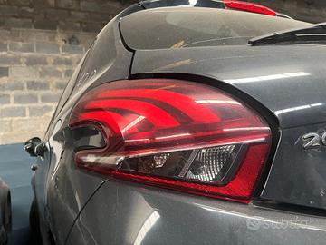 FANALE POSTERIORE SINISTRO PEUGEOT 208