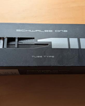 due copertoni Schwalbe one no tubeless  "strada"