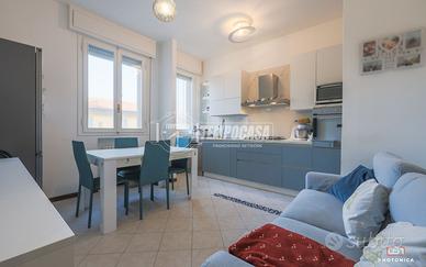 Trilocale spazioso al terzo piano con ascensore.