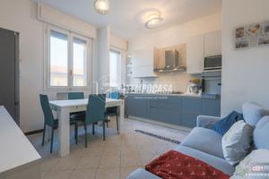 Trilocale spazioso al terzo piano con ascensore.