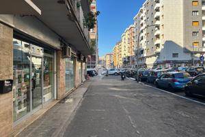 NEGOZIO A ROMA
