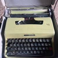 Macchina da scrivere OLIVETTI lettera 32