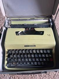 Macchina da scrivere OLIVETTI lettera 32