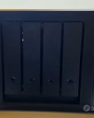 Synology DS920+ 4 Bay NAS + CACHE 500GB!