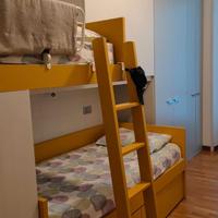 camera ragazzi letto a castello e angolo studio