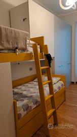 camera ragazzi letto a castello e angolo studio