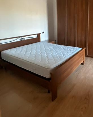 Struttura letto matrimoniale in legno