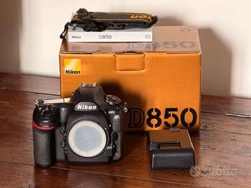 Nikon D850 con accessori