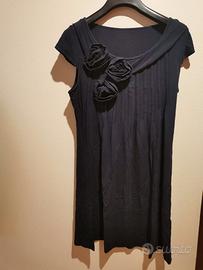 Abito blu con decorazione