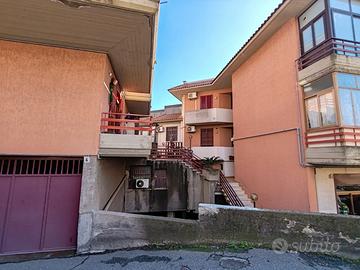 Luminoso appartamento ad Acicastello