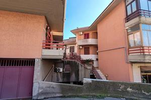 Luminoso appartamento ad Acicastello