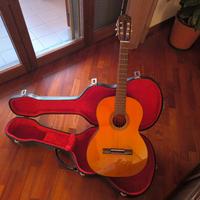 chitarra classica e custodia rigida