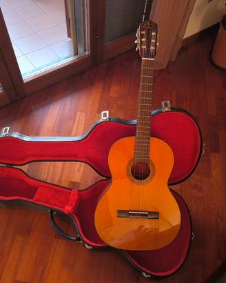 chitarra classica e custodia rigida