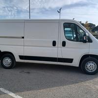 Peugeot Boxer 330 2.2 BlueHDi 120 S&S PC-TN Furgon
