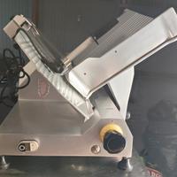 affettatrice professionale a gravità lama 36°
