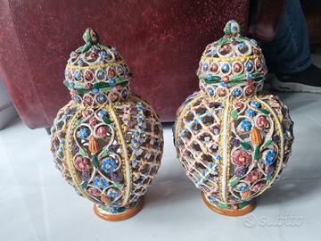 coppia di vasi in ceramica