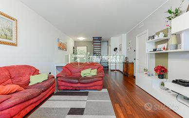 SPLENDIDO QUADRILOCALE CON TERRAZZO IN CONTESTO DI