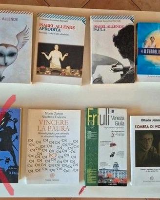 Insieme di libri usati