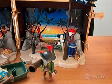 Set Playmobil "Isola dei pirati". COME NUOVO.