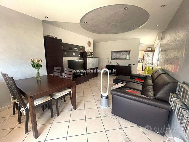 Studio Casa propone grande 3 camere