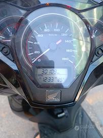 Honda SH 300i ABS in colore nero