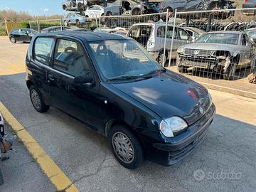 RICAMBI AUTO FIAT 600 NERA 2003