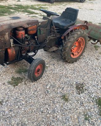 Trattorino pasquali diesel con atrezzi