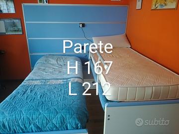 Cameretta con boiserie a letti scorrevoli