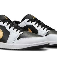 Jordan low Metallic gold