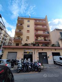 Luminoso 4vani ristrutturato-via e.di blasi