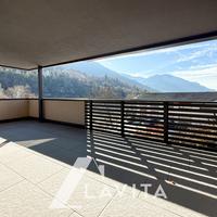 Quadrilocale con terrazza e giardino a Montagna