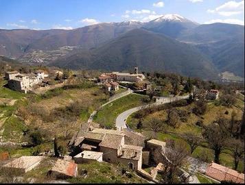 Terreno di 4600 m² a Sant'Anatolia di Narco