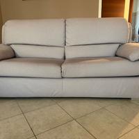 divano 3 posti con seduta stretta