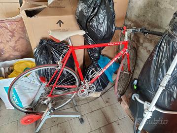 Bicicletta corsa Basso Viper rossa a Ferrara