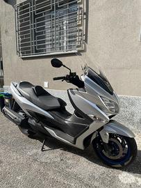 Suzuki Burgman 400 del 2022 con 17000 km