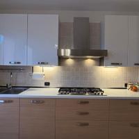 cucina completa con elettrodomestici