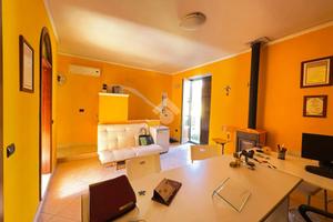MONOLOCALE A PIMONTE
