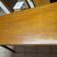 Tavolo con cassetto in legno