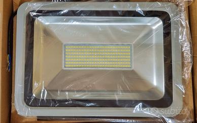 Faro led nuovo per esterni 150w