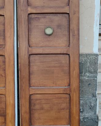 portone in legno di castagno massello 